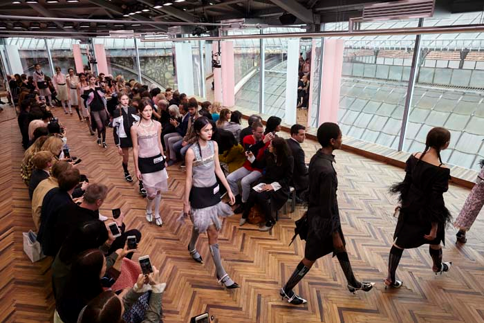 MİLANODA PRADA RESORT DEFİLESİ