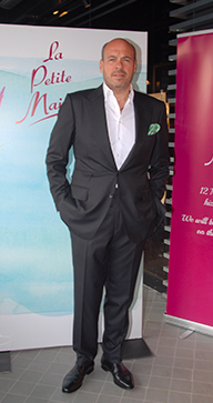 AYNI GÜN İKİ FARKLI KIYAFET