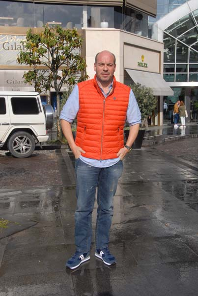 AYNI GÜN İKİ FARKLI KIYAFET