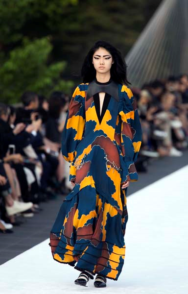 LOUIS VUITTON 2018 CRUISE DEFİLESİ GERÇEKLEŞTİ