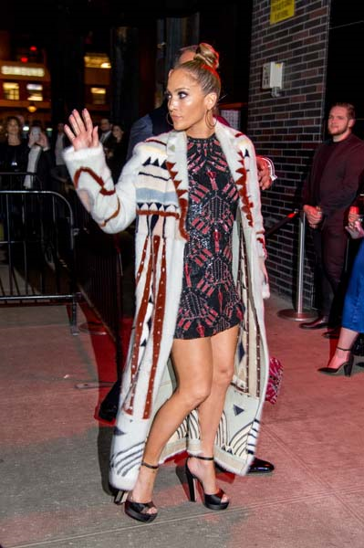 JENNIFER LOPEZIN DAVET STİLİ