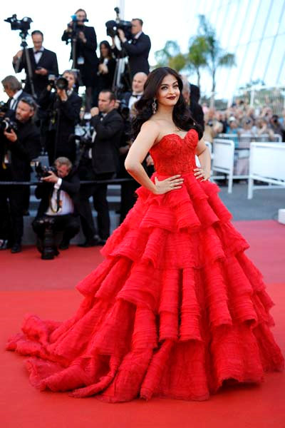 CANNES FİLM FESTİVALİ KIRMIZI HALININ EN ŞIKLARI