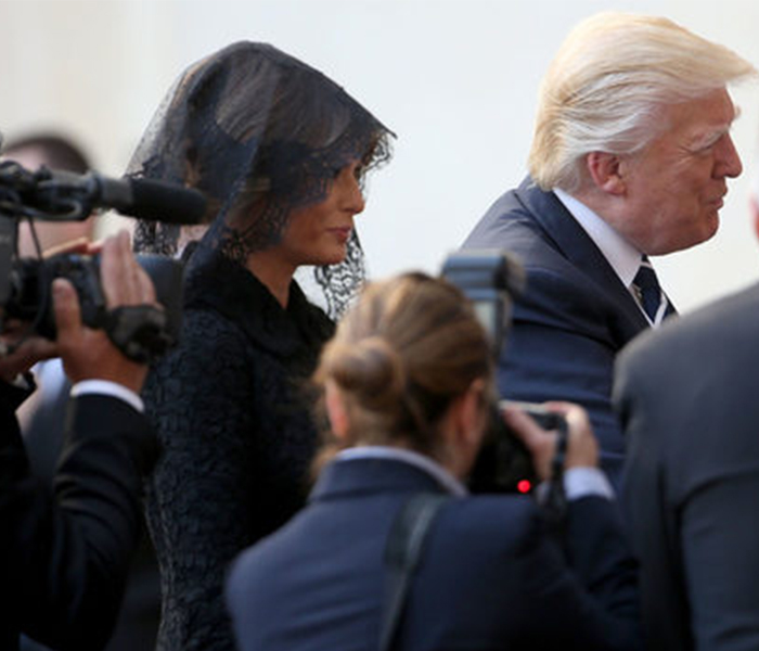 MELANIA TRUMP BAŞINI ÖRTTÜ!