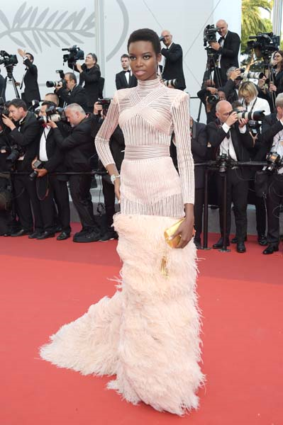 CANNES FİLM FESTİVALİ KIRMIZI HALININ EN ŞIKLARI