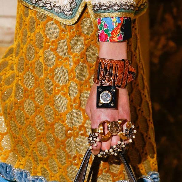 GUCCI RESORT 2018 DEFİLESİNDEN GÖZ ALICI DETAYLAR