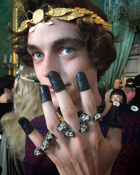 GUCCI RESORT 2018 DEFİLESİNDEN GÖZ ALICI DETAYLAR