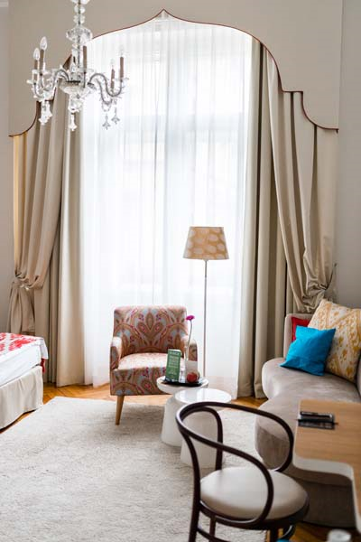 ATIL KUTOĞLU İMZALI SUİT