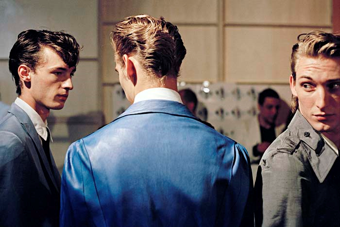 SAHNE ARKASI DEFİLE FOTOĞRAFLARINDAN OLUŞAN SERGİ