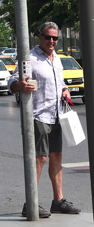 MAĞAZASINI KONTROLE GELDİ