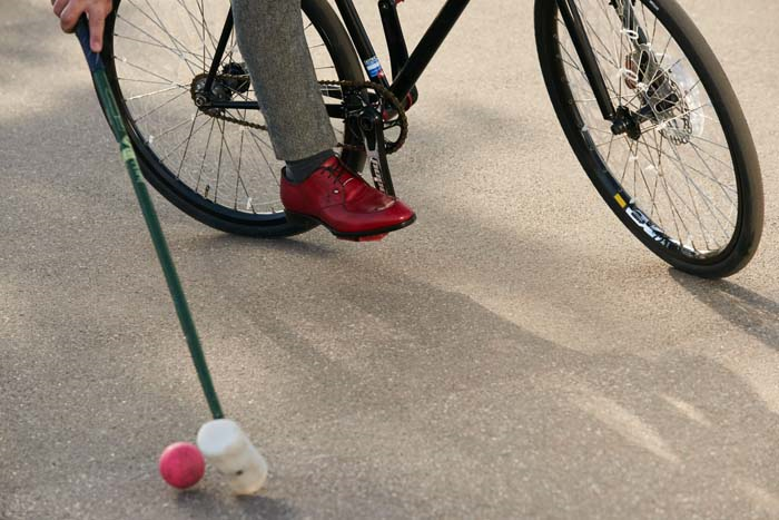 CHRISTIAN LOUBOUTIN BİSİKLET TURNUVASINA EV SAHİPLİĞİ YAPIYOR