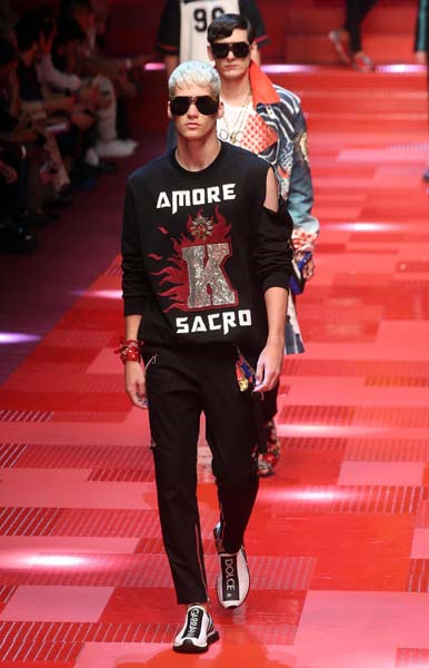 DOLCE & GABBANA 2018 İLKBAHAR-YAZ DEFİLESİ