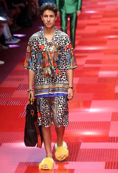 DOLCE & GABBANA 2018 İLKBAHAR-YAZ DEFİLESİ