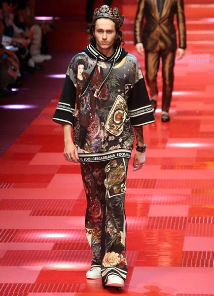 DOLCE & GABBANA 2018 İLKBAHAR-YAZ DEFİLESİ