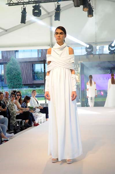 VAKKO ESMOD MEZUNLARINDAN ÖZEL DEFİLE