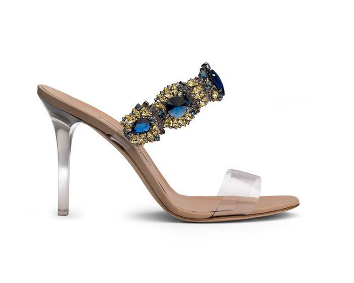 RIHANNA X MANOLO BLAHNIK İŞ BİRLİĞİ