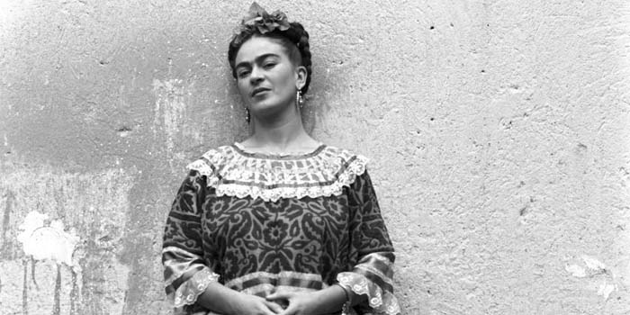 FRIDA KAHLONUN MAVİ BOYALI EVİ