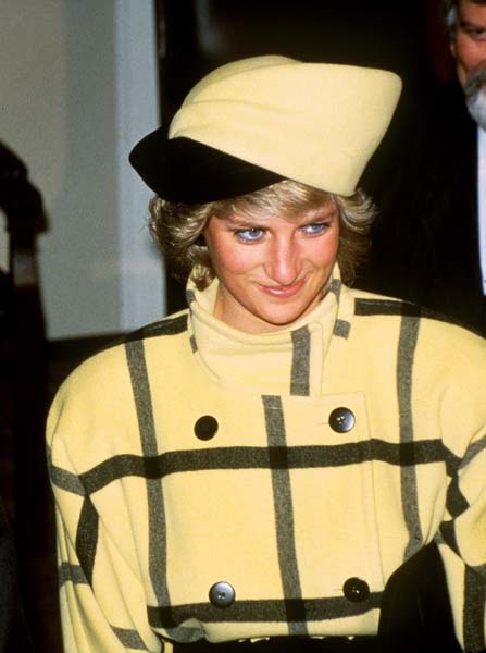 PRENSES DIANANIN RENKLİ ŞAPKALARI