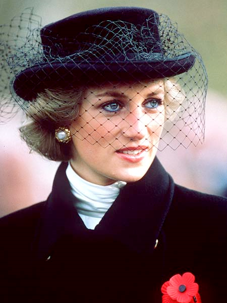 PRENSES DIANANIN RENKLİ ŞAPKALARI