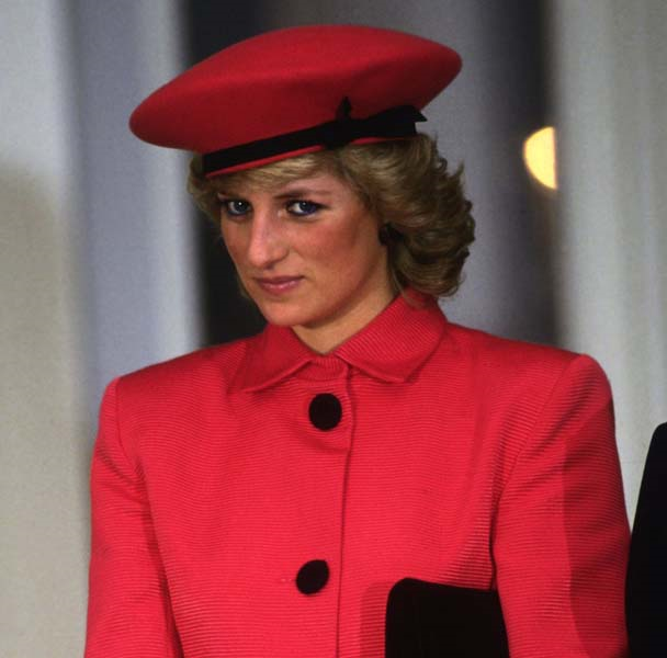 PRENSES DIANANIN RENKLİ ŞAPKALARI