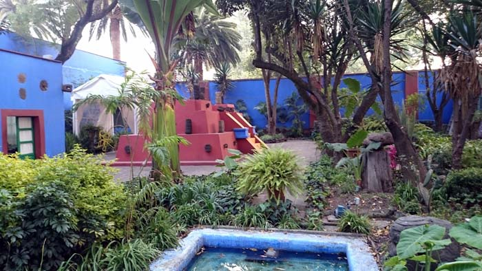 FRIDA KAHLONUN MAVİ BOYALI EVİ