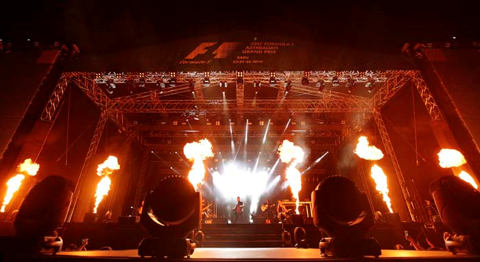 TARKAN AZERBEYCANDA KONSER VERDİ