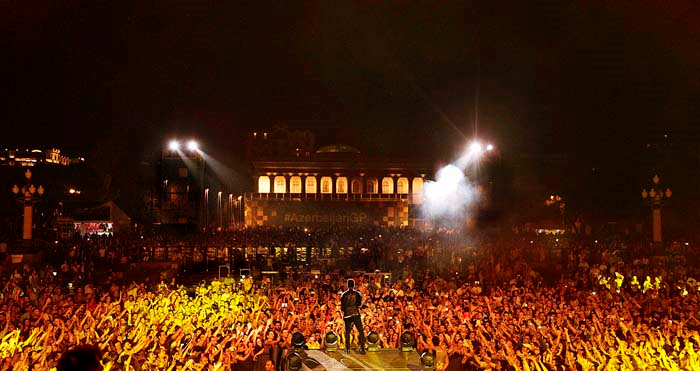 TARKAN AZERBEYCANDA KONSER VERDİ