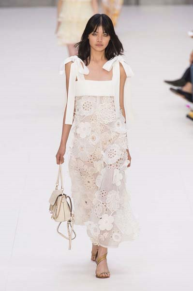 PODYUMDAN KIRMIZI HALIYA 5 STİL