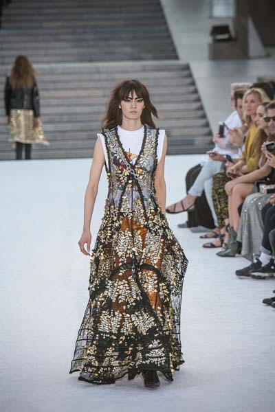 PODYUMDAN KIRMIZI HALIYA 5 STİL