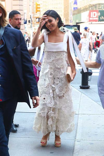 PODYUMDAN KIRMIZI HALIYA 5 STİL