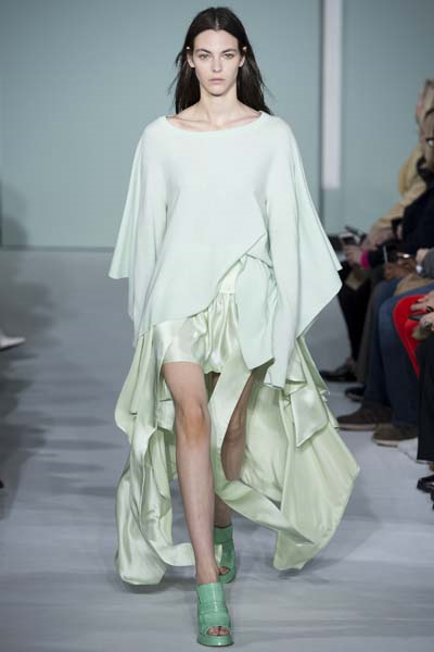 PODYUMDAN KIRMIZI HALIYA 5 STİL