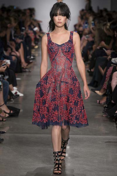 PODYUMDAN KIRMIZI HALIYA 5 STİL