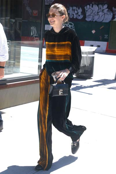 PODYUMDAN KIRMIZI HALIYA 5 STİL