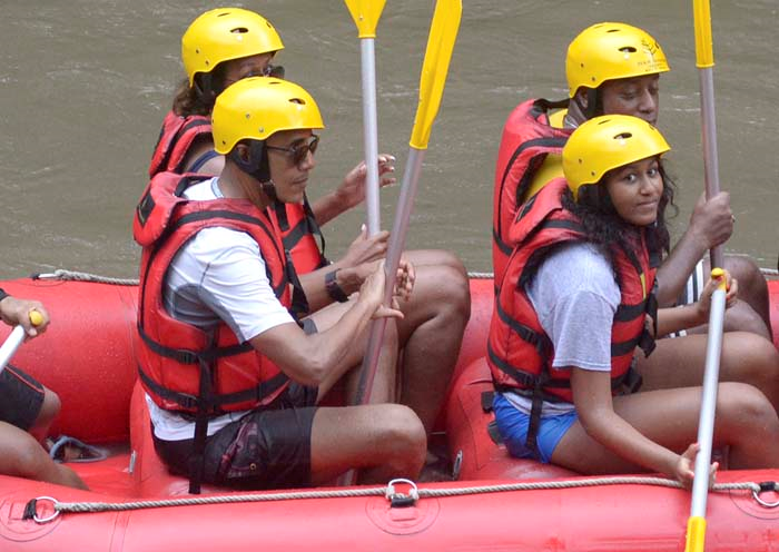 OBAMA AİLESİNİN ENDONEZYA TATİLİ