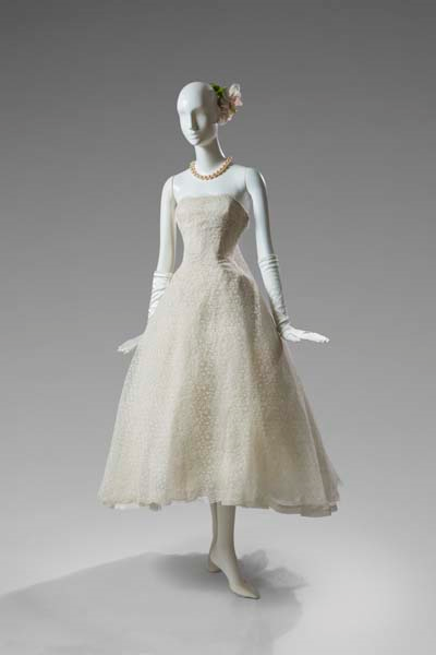 YAŞAYAN MODA EFSANESİNDEN SERGİ