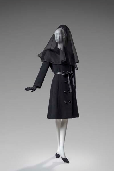 YAŞAYAN MODA EFSANESİNDEN SERGİ