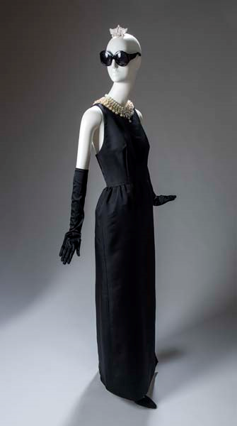 YAŞAYAN MODA EFSANESİNDEN SERGİ