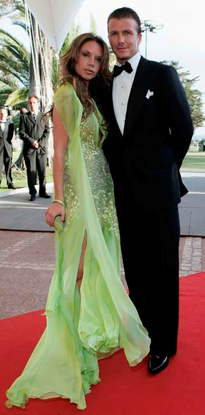 BECKHAM ÇİFTİ 18. EVLİLİK YIL DÖNÜMLERİNİ KUTLUYOR