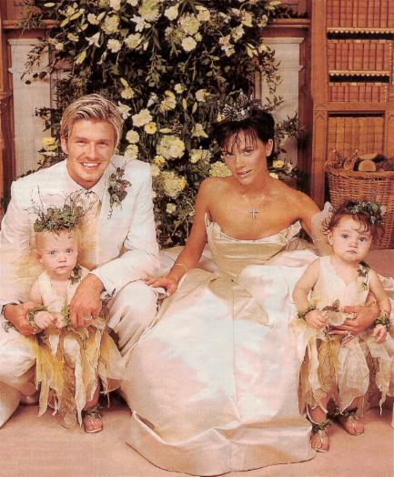 BECKHAM ÇİFTİ 18. EVLİLİK YIL DÖNÜMLERİNİ KUTLUYOR