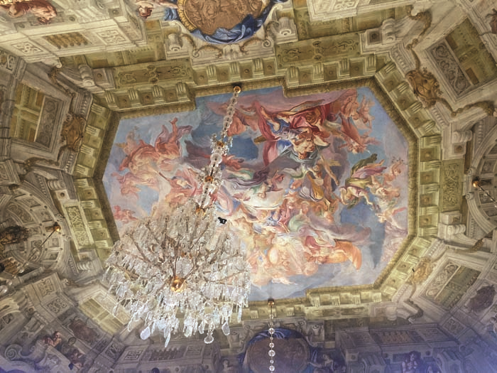 ATIL KUTOĞLUNUN MOODBOARDU