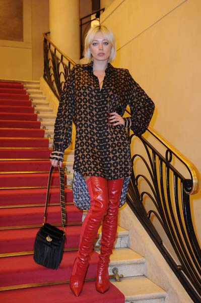 FENDI DEFİLESİNİ İZLEMEYE GELDİLER