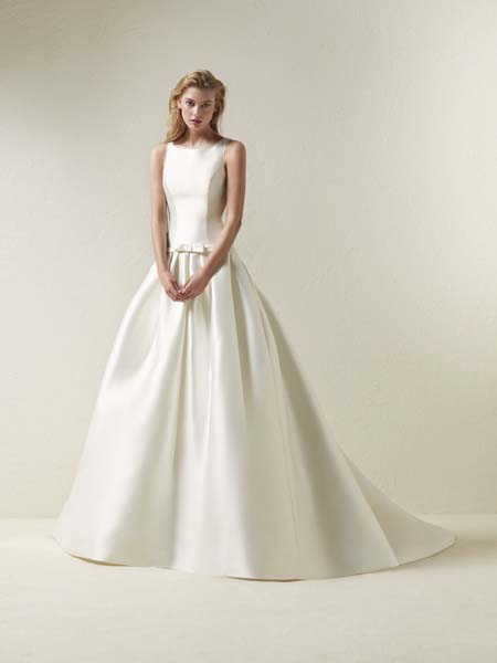 İLHAM VEREN GELİNLİK MODELLERİ