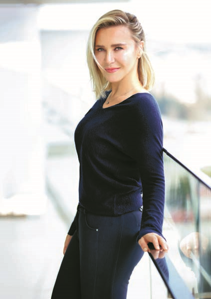 BU YAZ KİM, NE OKUYOR?