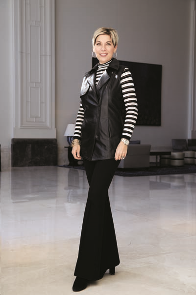 BU YAZ KİM, NE OKUYOR?