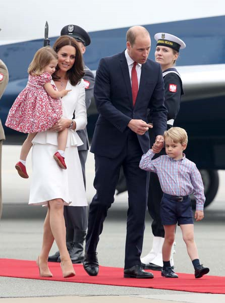 KRALİYET AİLESİ POLONYADA!