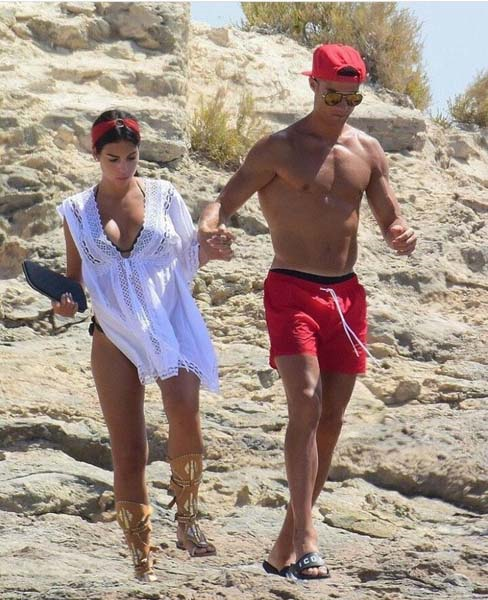 CRISTIANO RONALDO 3. KEZ BABA OLUYOR!