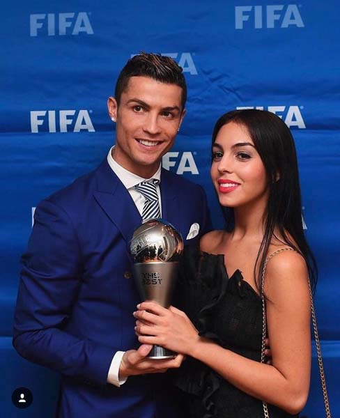 CRISTIANO RONALDO 3. KEZ BABA OLUYOR!