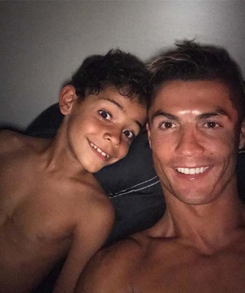 CRISTIANO RONALDO 3. KEZ BABA OLUYOR!
