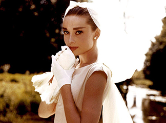 KUSURSUZ VE SADE: BEYAZ ELBİSELER