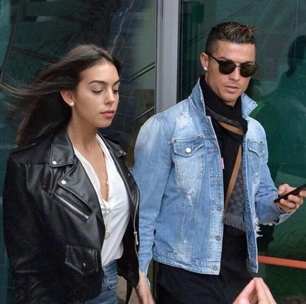 CRISTIANO RONALDO 3. KEZ BABA OLUYOR!