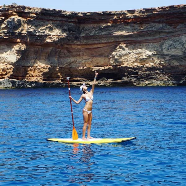 ÜNLÜLERİN PLAJ MODASI